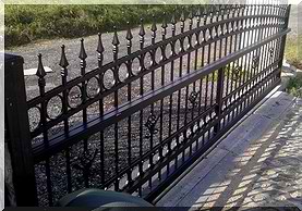 Montáž kovaných plotů