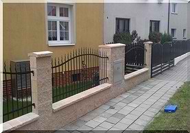 Montáž kovaných plotů