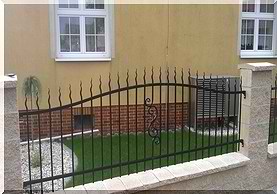 Montáž kovaných plotů