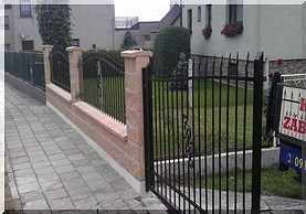 Montáž kovaných plotů