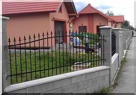 Montáž kovaných plotů